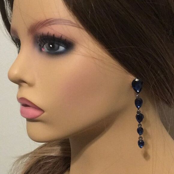 NWT Teardrop Dangle Earrings   - Picture 1 of 3